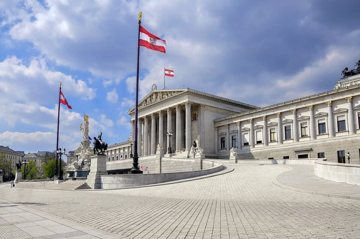 budova rakúskeho parlamentu vrátenie daní z Rakúska